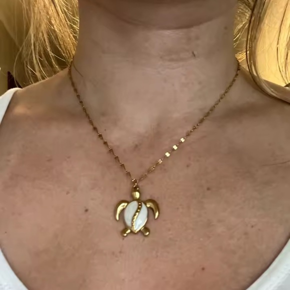 White Turtle 18K Gold Stainless Steel Waterproof Necklace - Picture 4 of 8